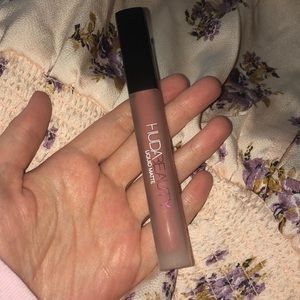 HudaBeauty Liquid matte lipstick